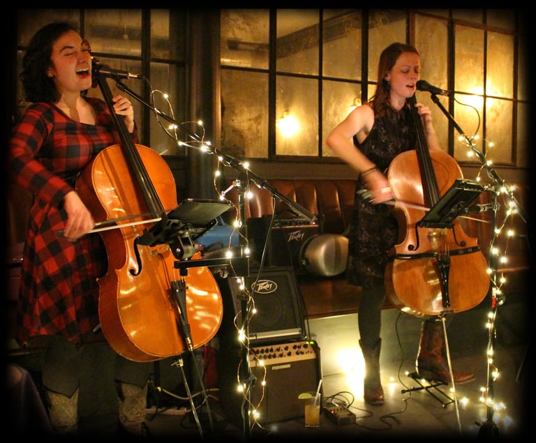 2 singing cellists