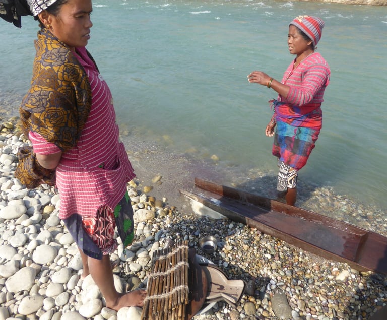 gold diggers near Mohana river