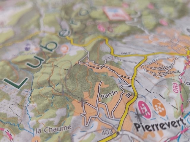 carte IGN Pierrevert et Luberon meublé de tourisme confort et lumière