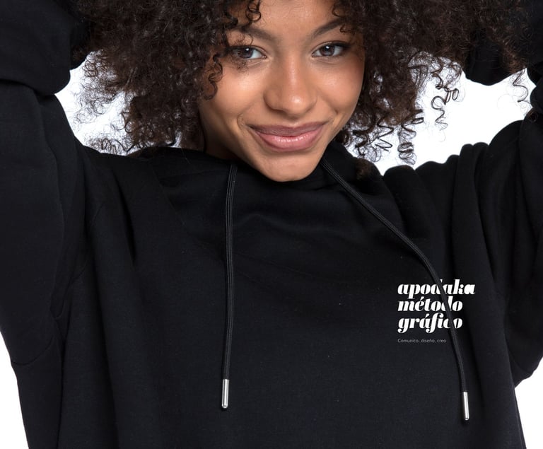 Sudadera negra con logotipo apodaka método gráfico, diseño de logotipo en Las Palmas