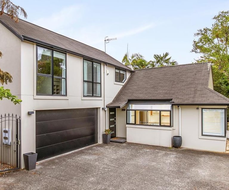 Leaky home repairs - Aliford Ave before - Revive Builders