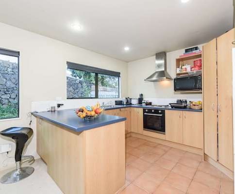 Kitchen renovation Mt Wellington before - Revive Builders Auckland