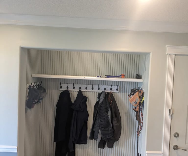 Vestibule before photo: many hooks, but plain