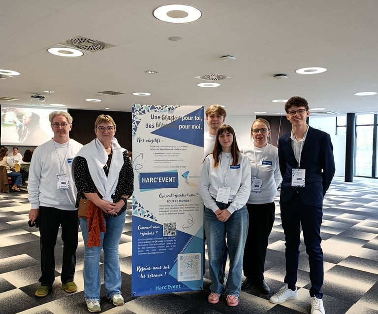 photo de groupe des bénévoles harc'event 2025 l'événement de lutte contre le harcèlement scolaire