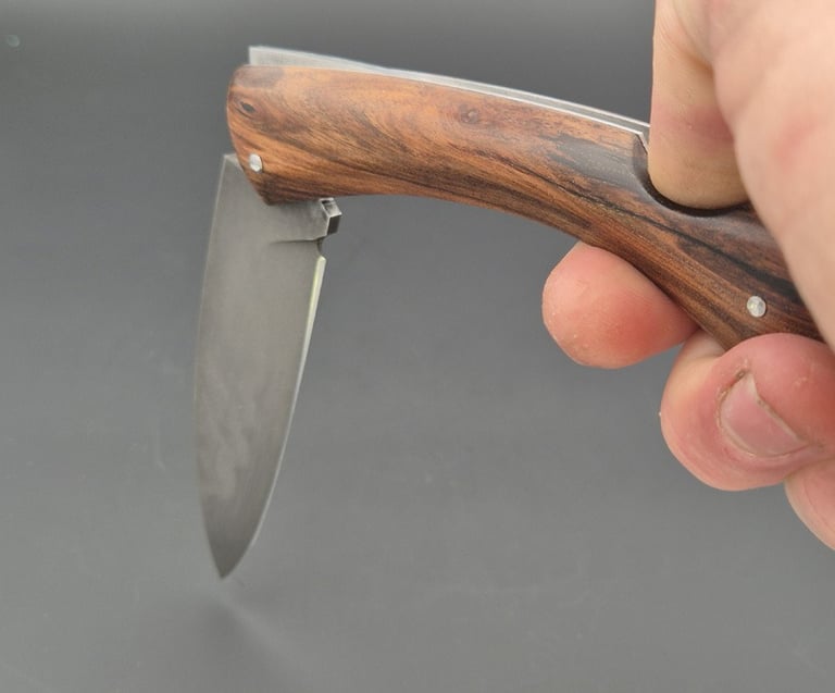 Fonctionnement d'un couteau à pompe arrière
