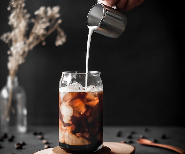 Latte 拿铁   Espresso with fresh milk. 浓缩咖啡加鲜牛奶