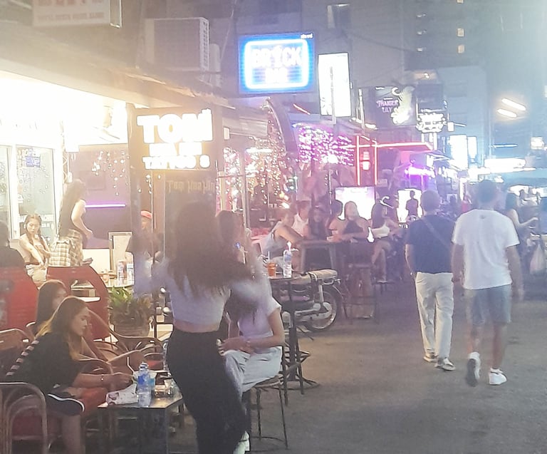 Thai women, tourists and bars on Soi Bintabaht, Hua Hin in Thailand