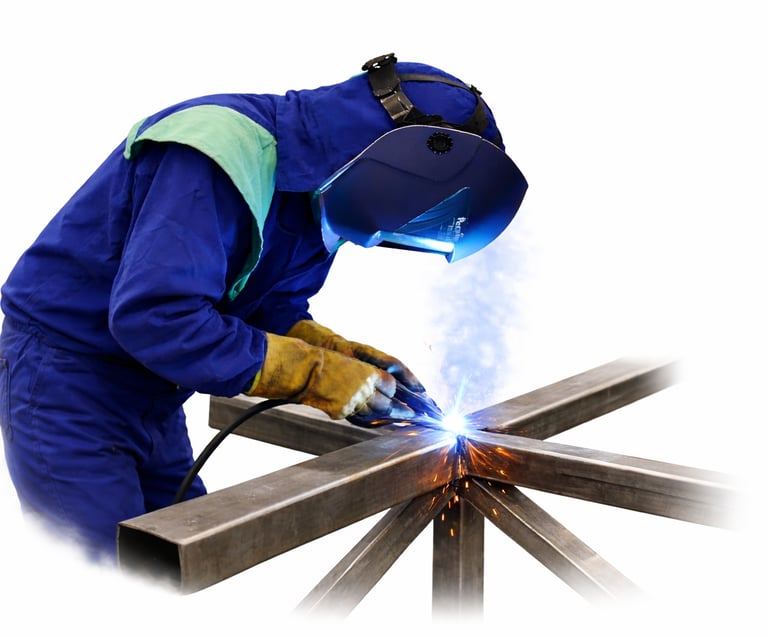 Soldador profesional trabajando estructura metálica en Vigo