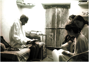 Shri Shastriji legge insegnamenti