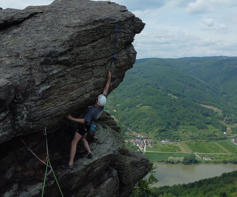 Outdoor Kletterkurs Wachau – Klettern lernen am Fels