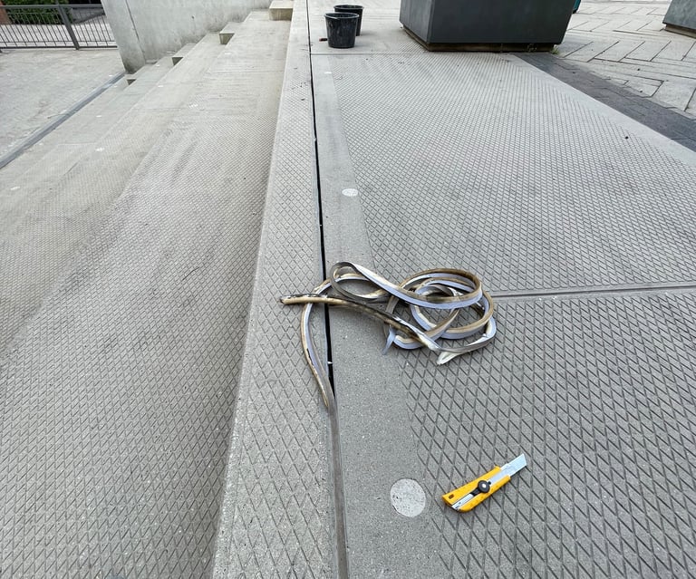 Reiniging en voegafdichting van betonnen trap in Eindhoven