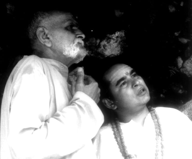 Shri Babaji Gorakhnath con Shri Shastriji Kamala