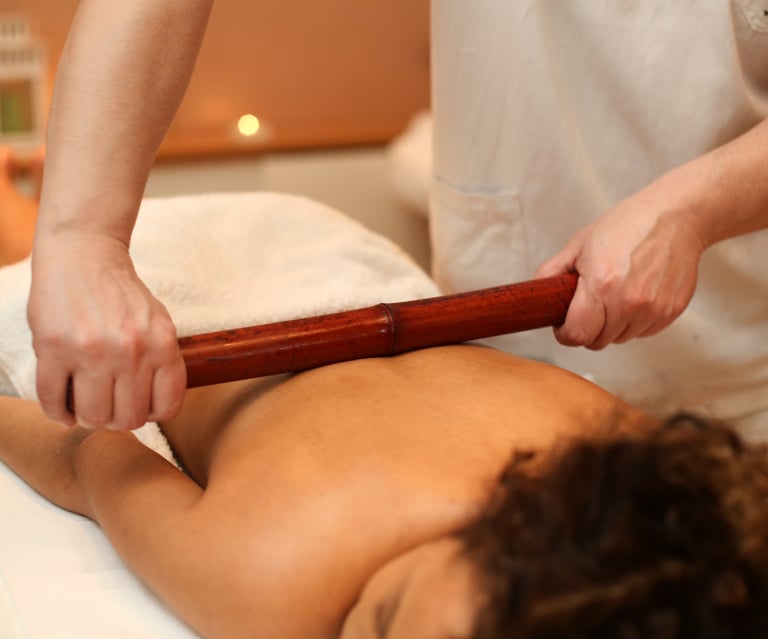 Massaggio bamboo con canne di bambù per tonificazione e relax