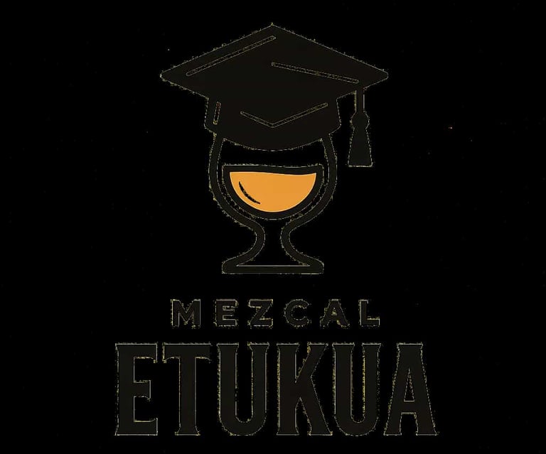 Icono de un sombrero de graduación junto a una copa de mezcal Etukua, representando la formación aca