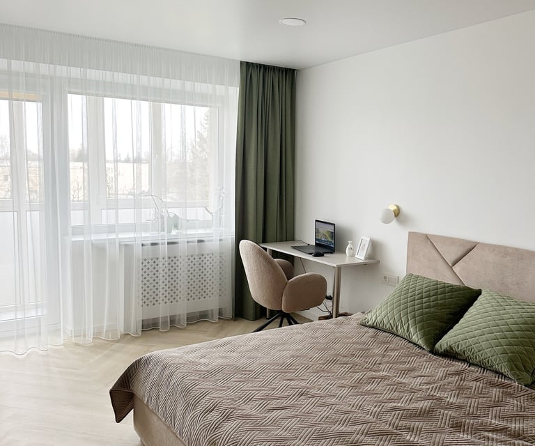 sąmanų žalia miegamajame