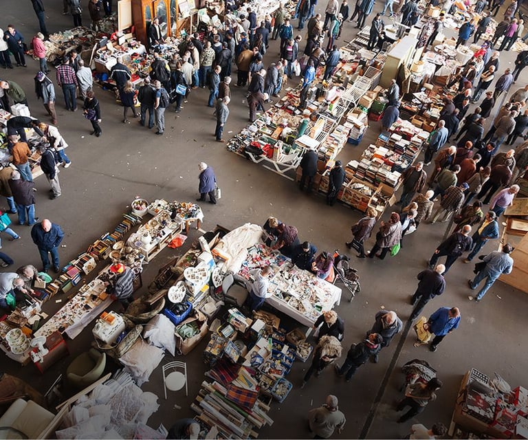 Flea market and swap meet vendors