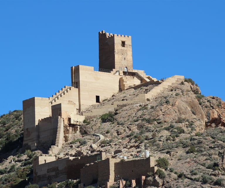 The castle of Alhama de Murcia, of Islamic origin (11th century), dominates the town's landscape. Ph