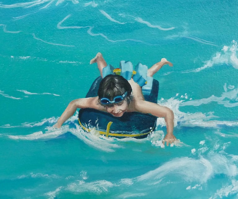 Détail d'une fresque murale: un garçon fait du bodyboard sur une plage. Tournus (71).