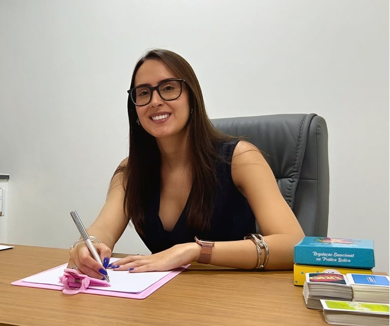 Psicóloga Marcela Marys - Especialista em atendimento de crianças e adolescentes