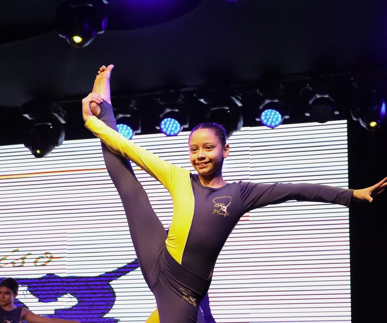 bailarina fazendo um movimento de demonstração de flexibilidade