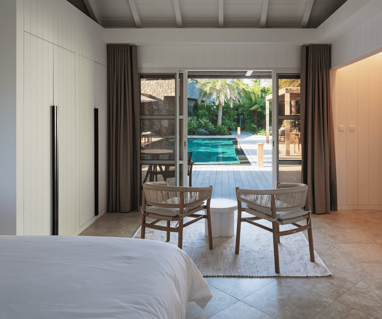 Chambre confort lit king size bungalow 2 de la villa noah à st barthélémy plage de st jean