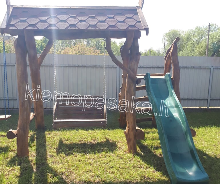 medinė supynė su čiuožykla