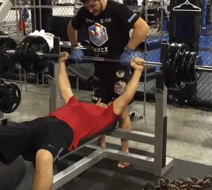 khabib nurmagomedov wyciskanie