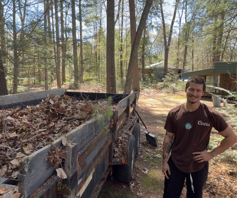 Estate cleanout in Thompsonville CT clearing household belongings