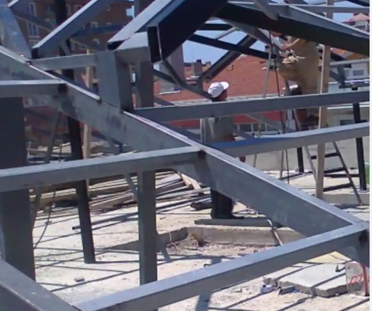 Menderes merkez apartman çatı tamiri ve Gümüldür sahil şeridi izolasyon uygulaması.