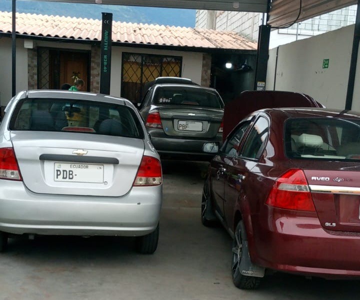 Capacidad para trabajar con múltiples vehículos garantizando calidad en cada servicio.