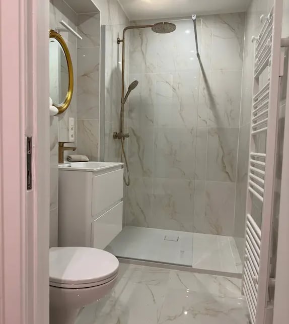 services de sanitaires et plomberie proposés par smoqi srl - entreprise générale de rénovation