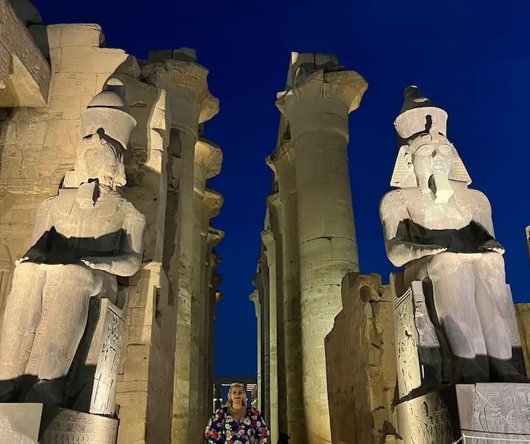 Viagem ao egito , pacote Egito magico ,durante o Tour no templo de luxor com guia de egito 2026 