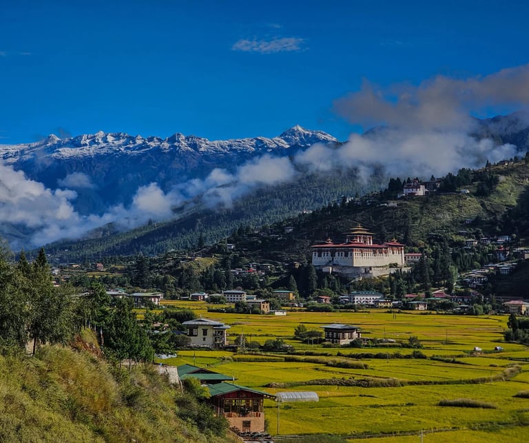 Beautiful-Paro-valley-during-early-autumn-with-crisp-weather-and-clear-blue-sky