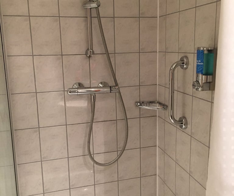 cleaning grout lines, colouring grout, grout restoration, 