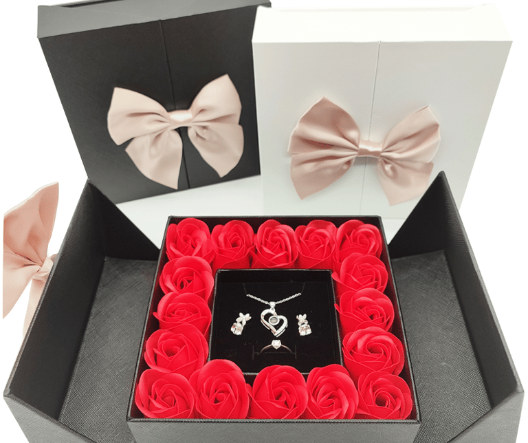 Coffret ave roses rouges et bijou