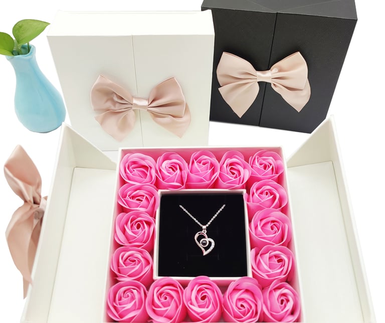 Coffret roses et bijoux
