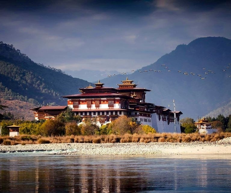 The_Majestic_Punakha_Dzong_with_Glacial_Water_in_the_Front