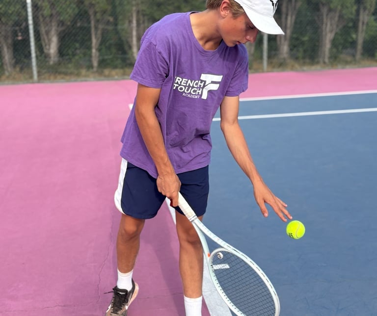 Grégoire Denis joueur de tennis en entraînement intensif et progression