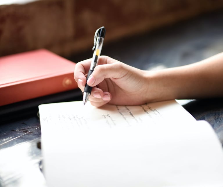 Conoce la esencia de nuestro proyecto: diarios de gratitud, cursos y herramientas para acompañarte en un camino de transforma