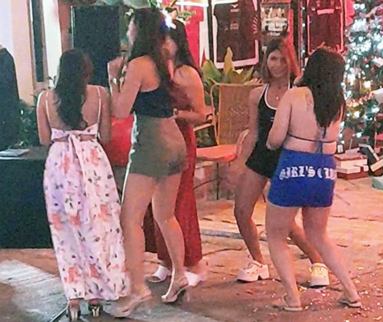 Thai women dancing on Soi 80 in Hua Hin