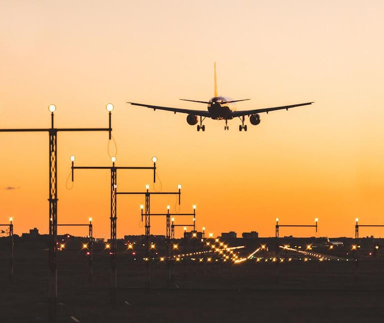 Transfert privé en Taxi Van vers l’aéroport d’Orly