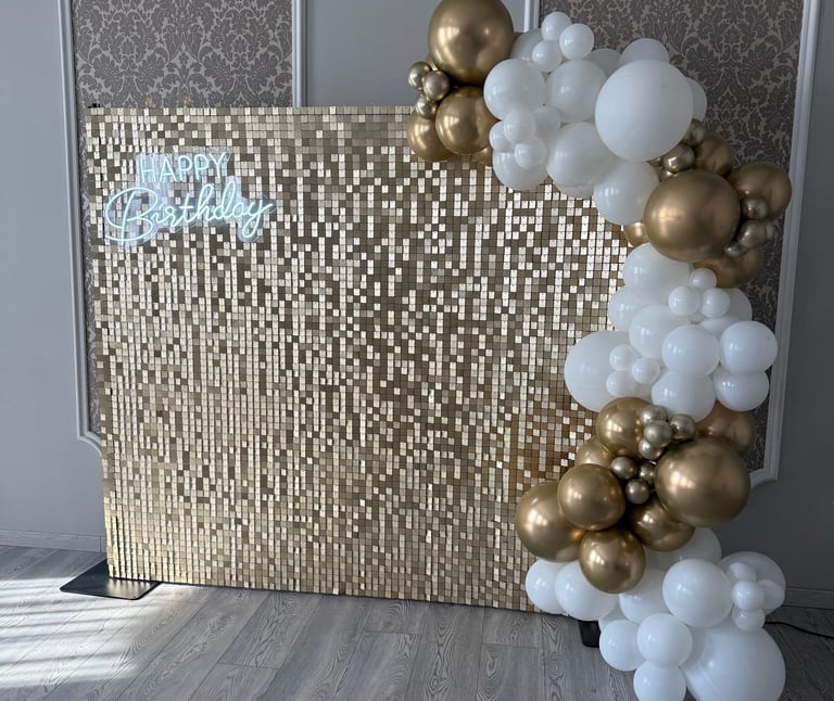 Auksinė foto siena, foto sienos kaina, foto siena nuoma, foto sienele nuoma, pigi foto siena