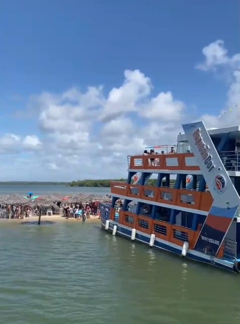 Catamarã para croa do gore.