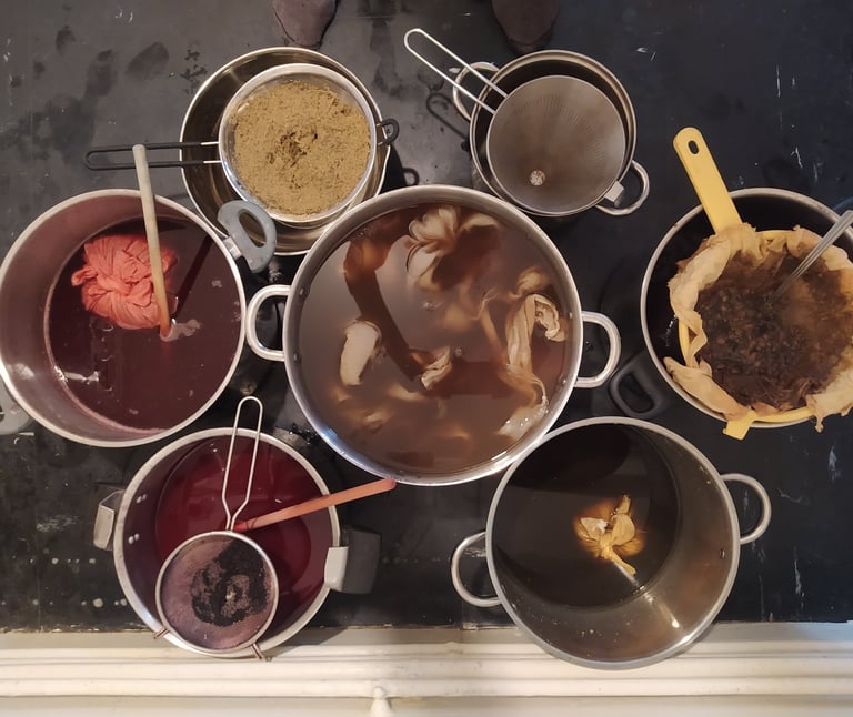 Bains de teinture végétale, plantes tinctoriales  artisanat aveyron et occitanie made in frances