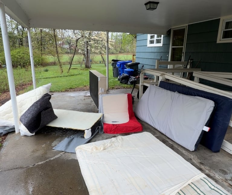 Basement junk hauling service in Thompsonville Connecticut