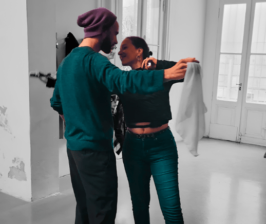 Estudiantes de Noelia en pleno baile de Zamba, mostrando la libertad de expresión y el bienestar