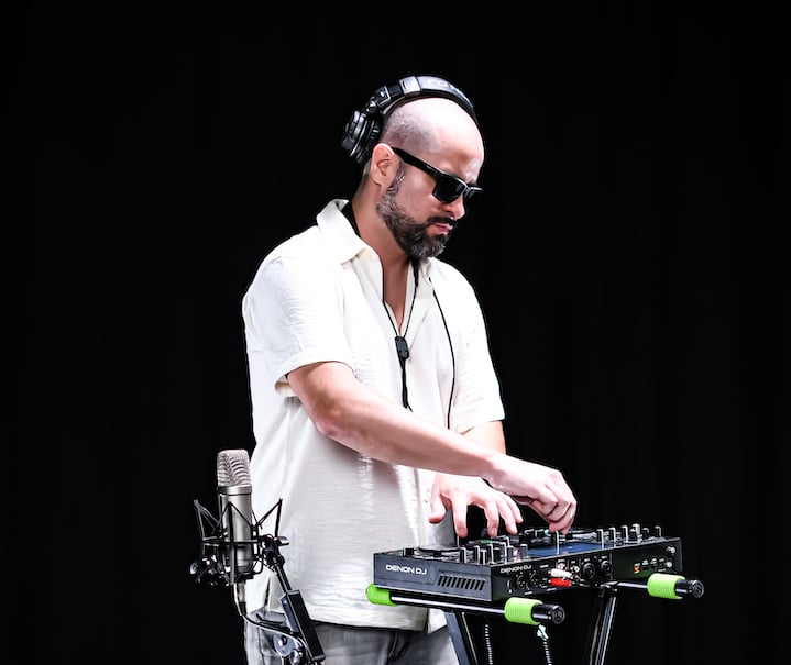 DJ Saxo y Percusión