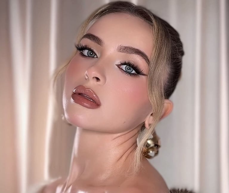 Novia lista para su boda con maquillaje profesional de Lizeth Quevedo