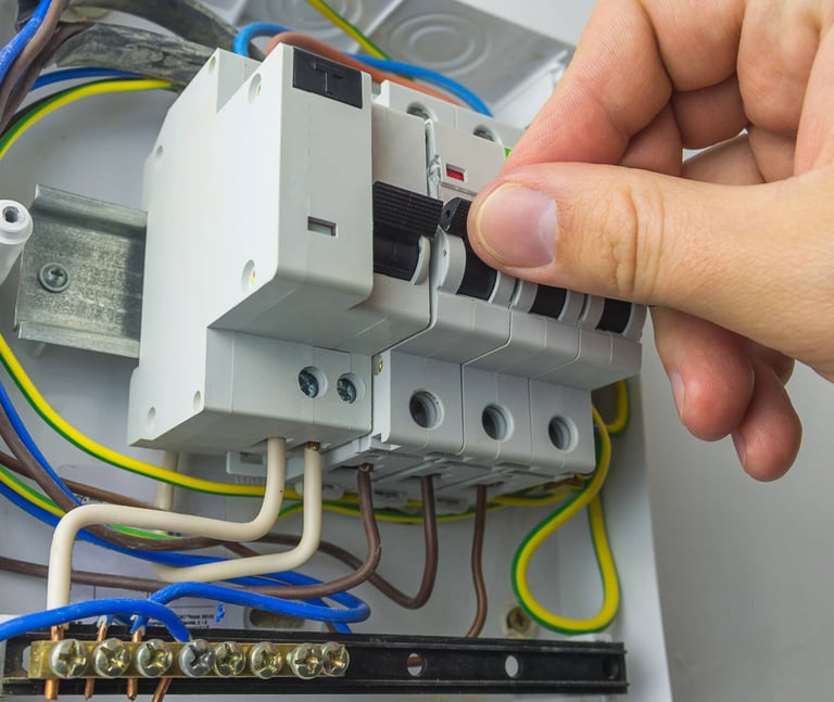 reparando cuadro electrico en santa marina badajoz