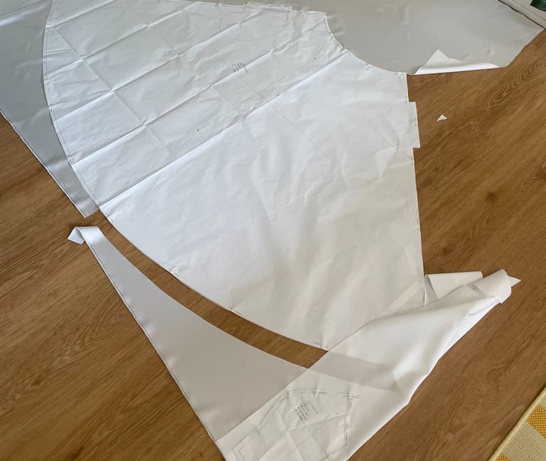 skrædder brudekjole i satin I dygtig håndværker 